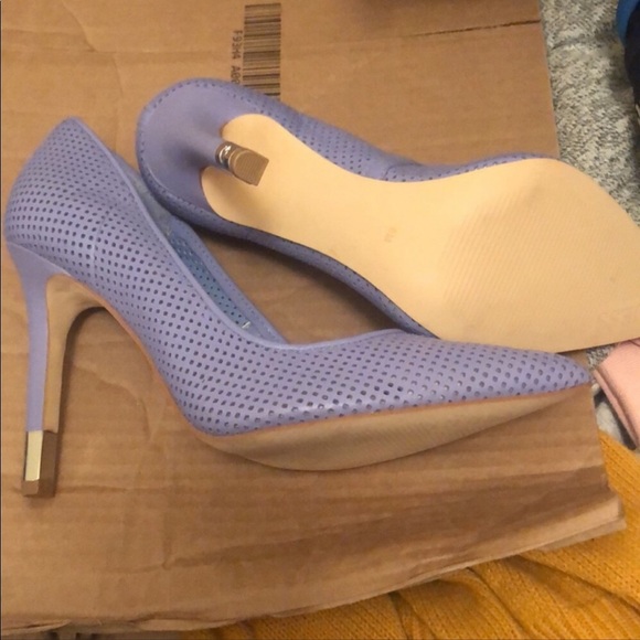 NWOT guess heels - Picture 2 of 4